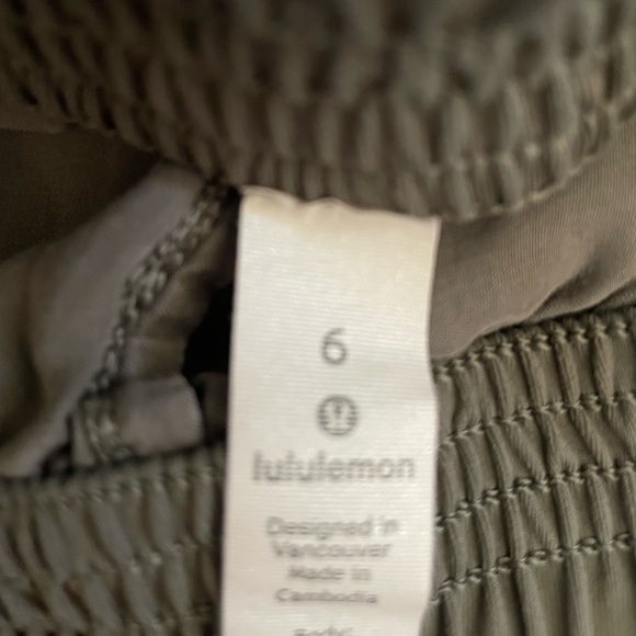Sz 6 Lululemon Feeling Femme Shorts - Picture 7 of 7